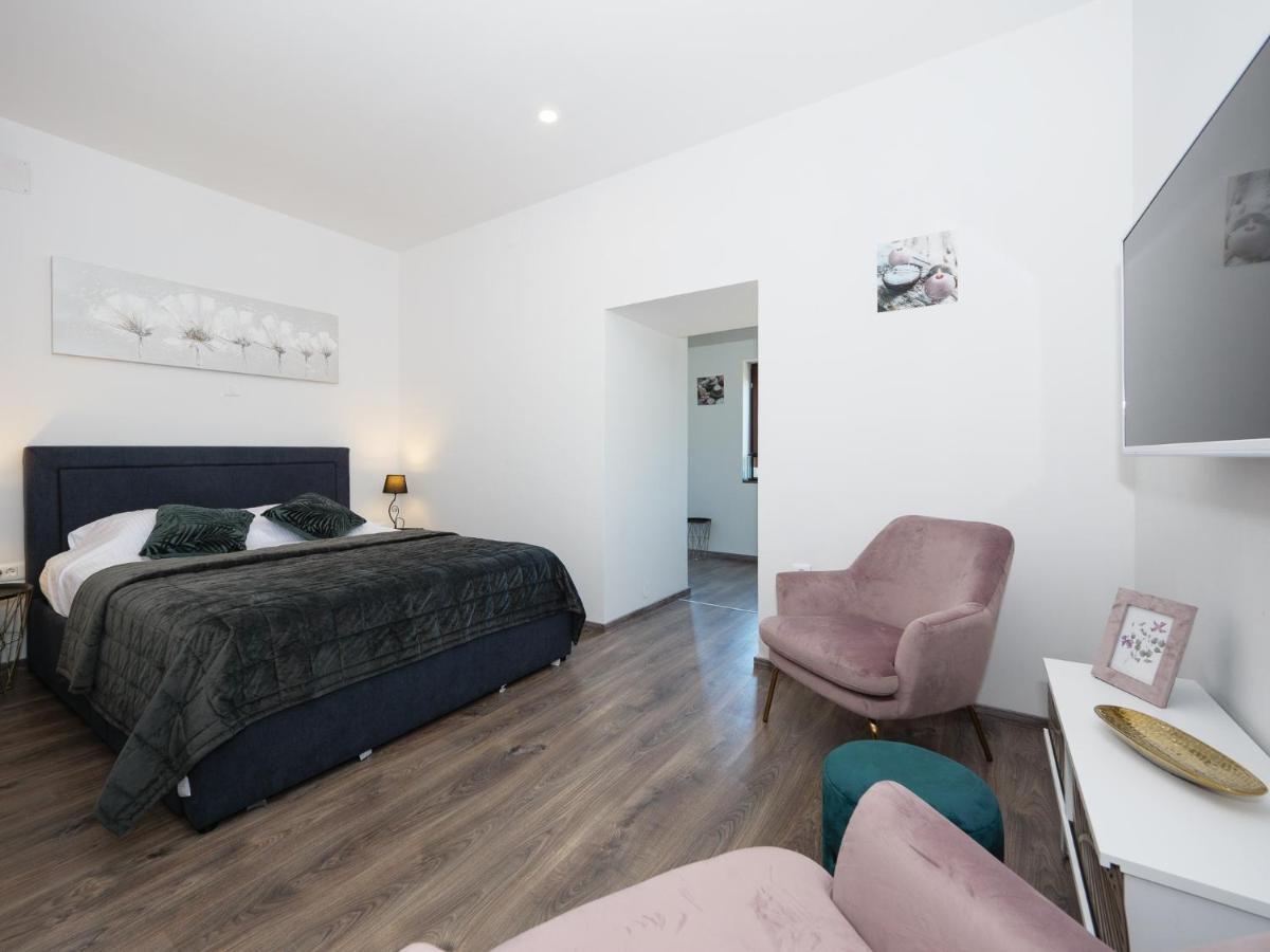 Arena Delight Studio Apartments Пула Экстерьер фото